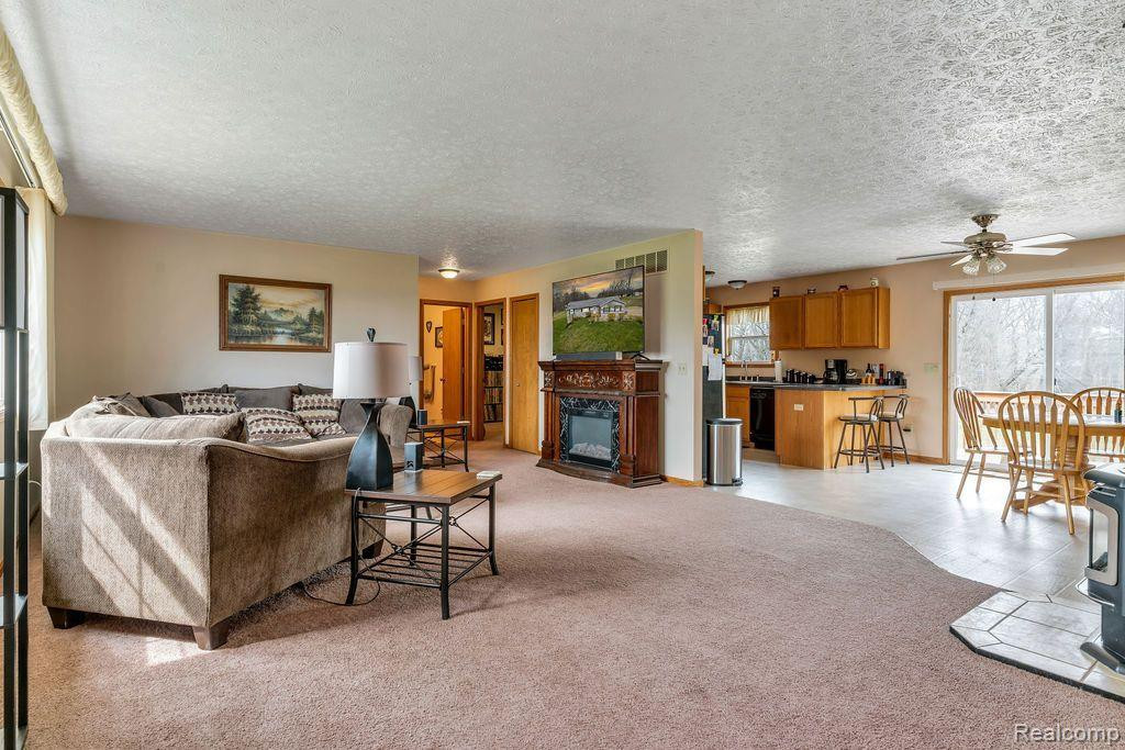 5814 HAYNER Road, Fowlerville, MI 48836 — Photo 9