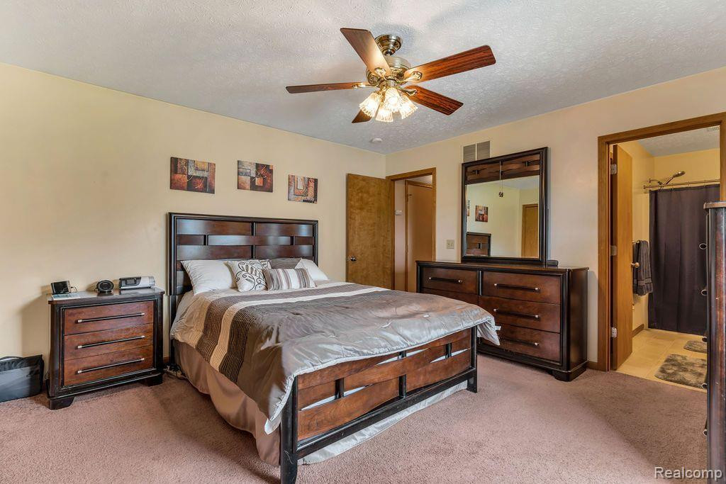 5814 HAYNER Road, Fowlerville, MI 48836 — Photo 15