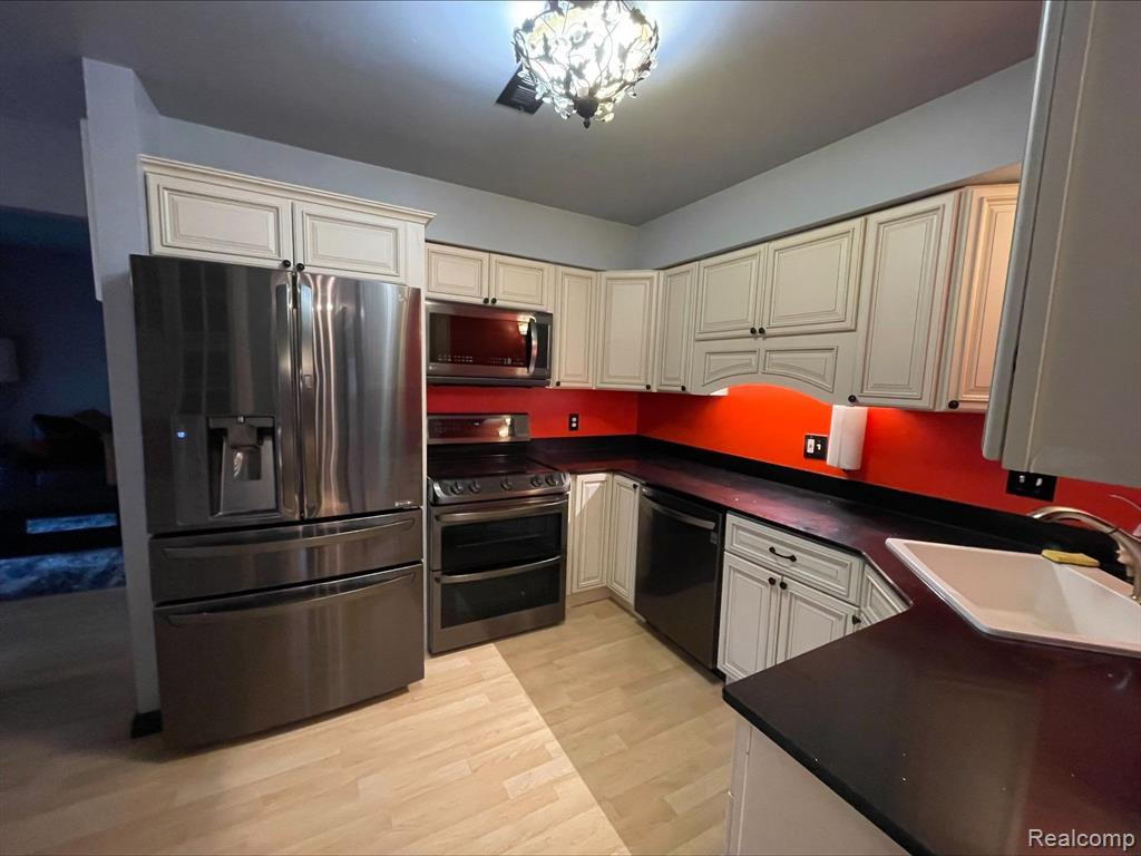 460 BALDWIN Avenue, 41, Rochester, MI 48307 — Photo 11