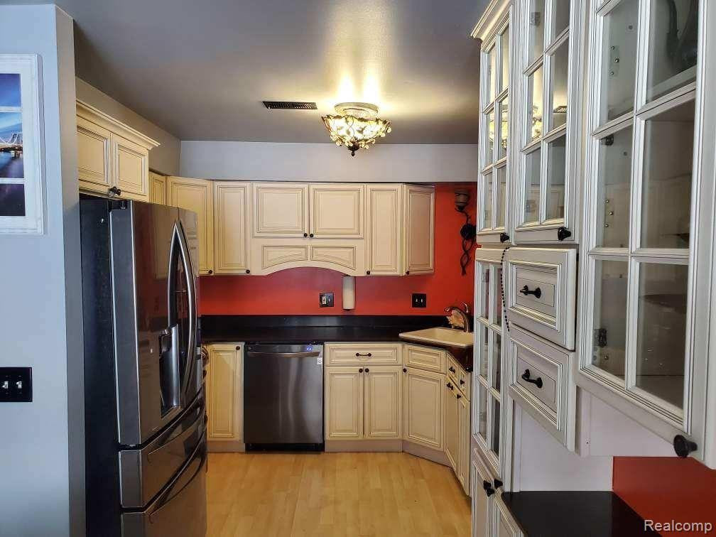 460 BALDWIN Avenue, 41, Rochester, MI 48307 — Photo 12