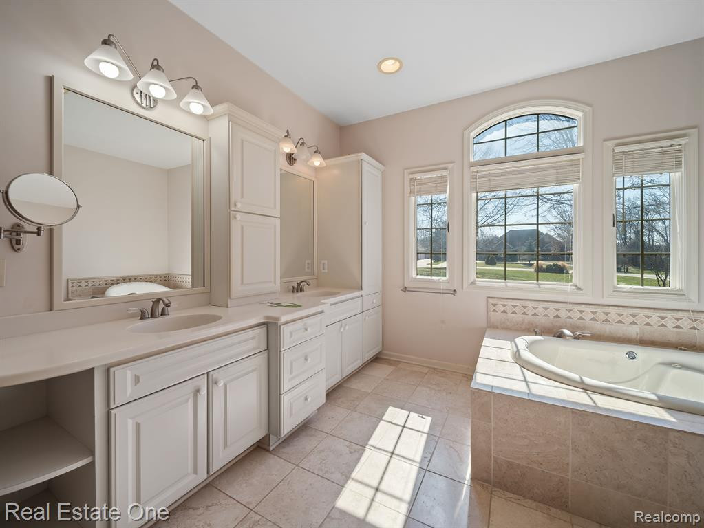 9060 HURON BLUFFS Drive, White Lake, MI — Photo 12