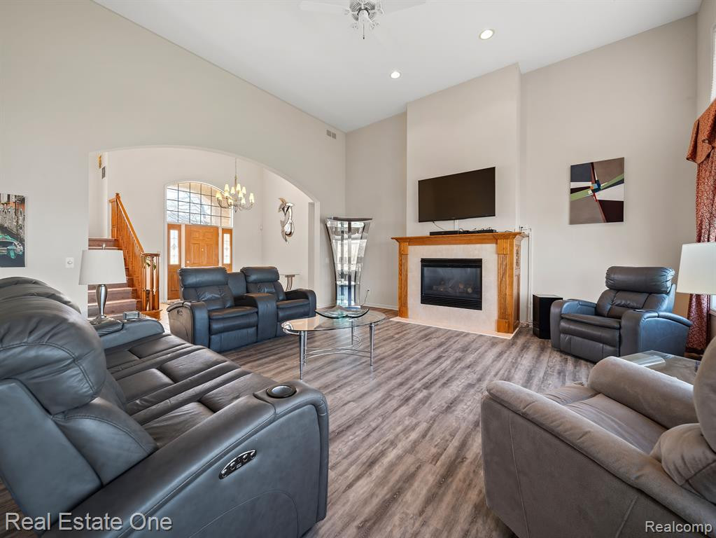 9060 HURON BLUFFS Drive, White Lake, MI — Photo 13