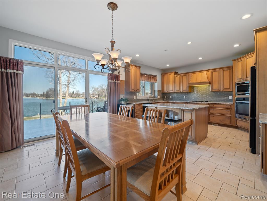 9060 HURON BLUFFS Drive, White Lake, MI — Photo 14