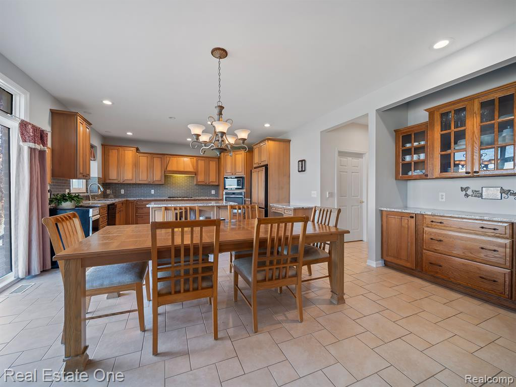 9060 HURON BLUFFS Drive, White Lake, MI — Photo 15