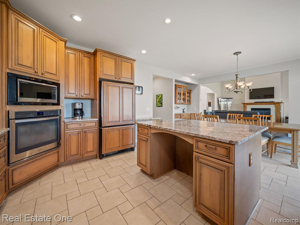 9060 HURON BLUFFS Drive, White Lake, MI — Photo 18