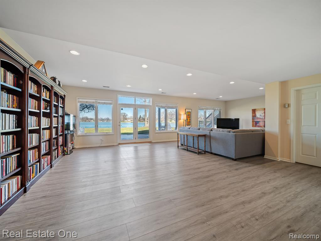9060 HURON BLUFFS Drive, White Lake, MI — Photo 25