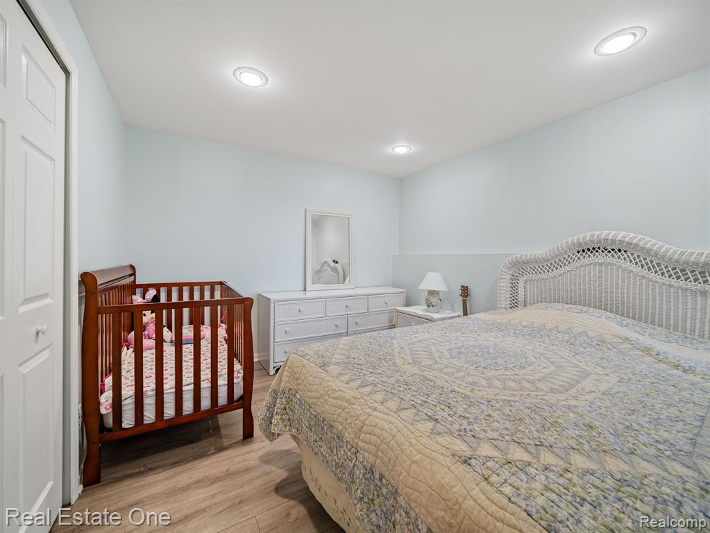 9060 HURON BLUFFS Drive, White Lake, MI — Photo 29