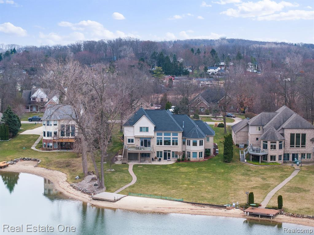 9060 HURON BLUFFS Drive, White Lake, MI — Photo 34