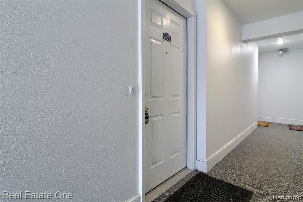 2672 S KNIGHTSBRIDGE Circle, Ann Arbor, MI 48105 — Photo 3