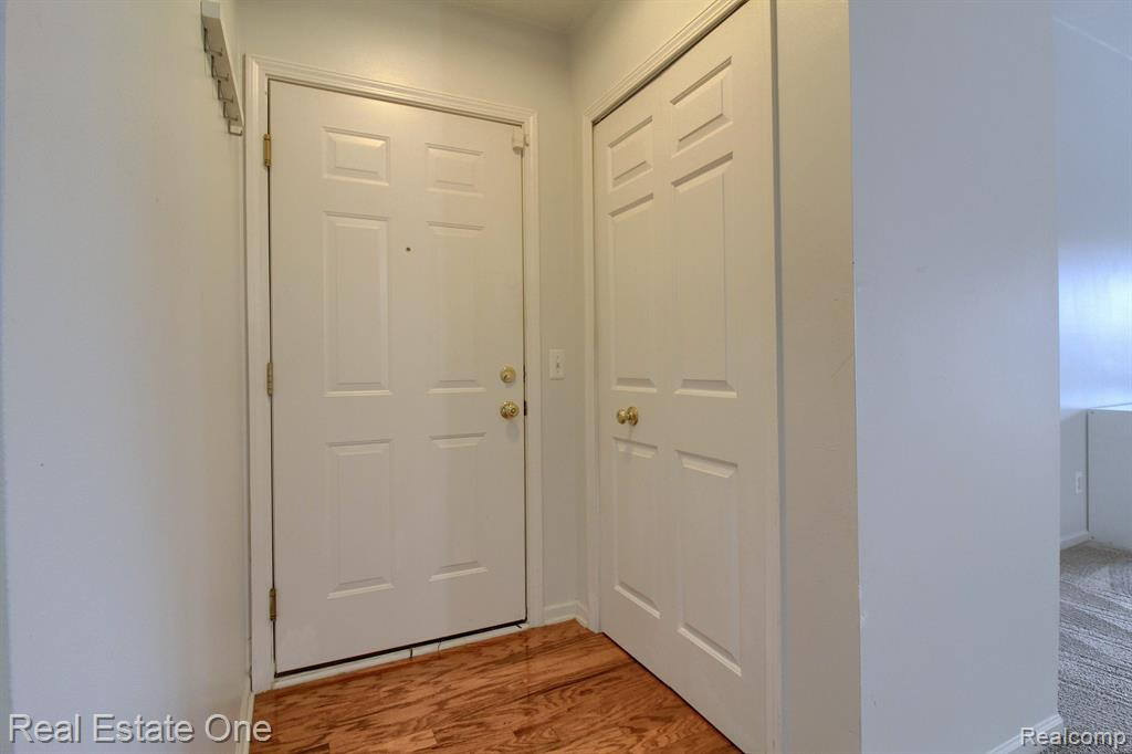 2672 S KNIGHTSBRIDGE Circle, Ann Arbor, MI 48105 — Photo 4