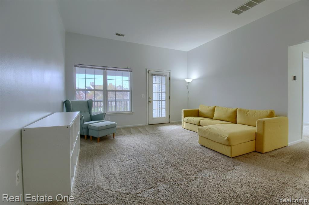 2672 S KNIGHTSBRIDGE Circle, Ann Arbor, MI 48105 — Photo 5