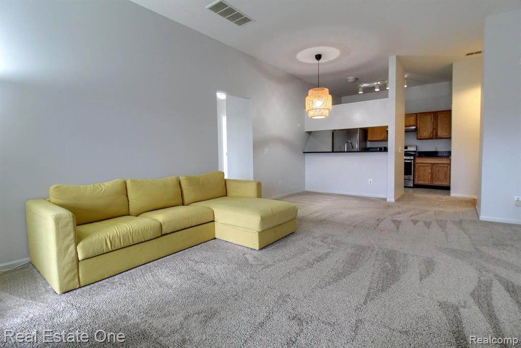 2672 S KNIGHTSBRIDGE Circle, Ann Arbor, MI 48105 — Photo 6