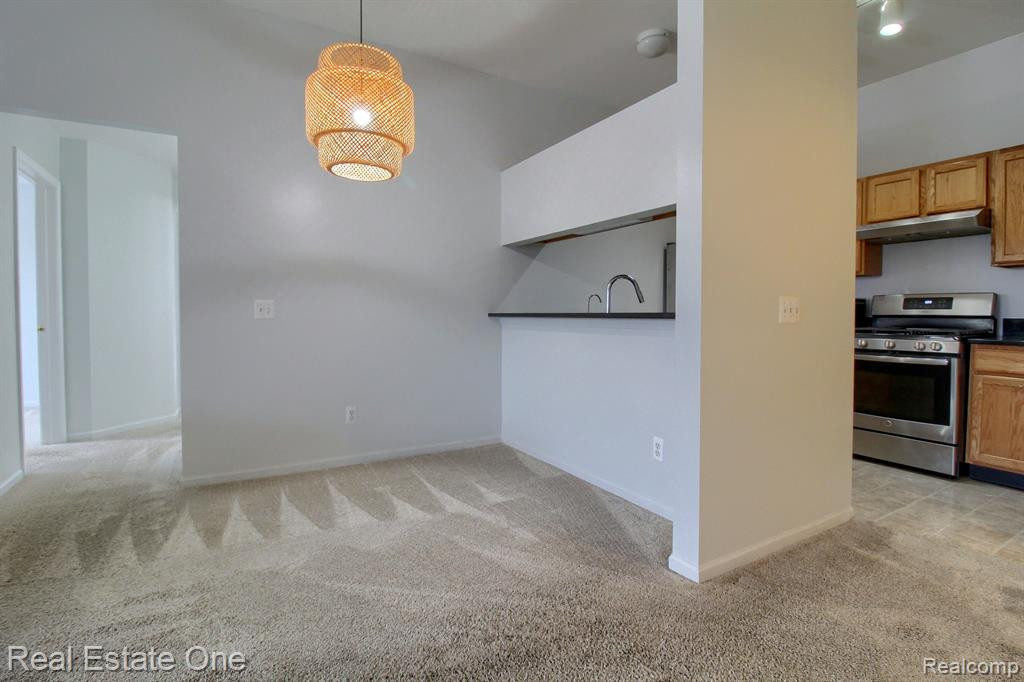 2672 S KNIGHTSBRIDGE Circle, Ann Arbor, MI 48105 — Photo 9