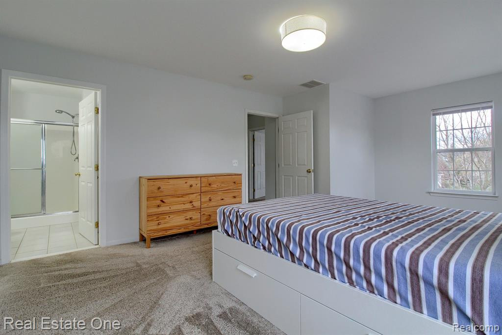 2672 S KNIGHTSBRIDGE Circle, Ann Arbor, MI 48105 — Photo 17