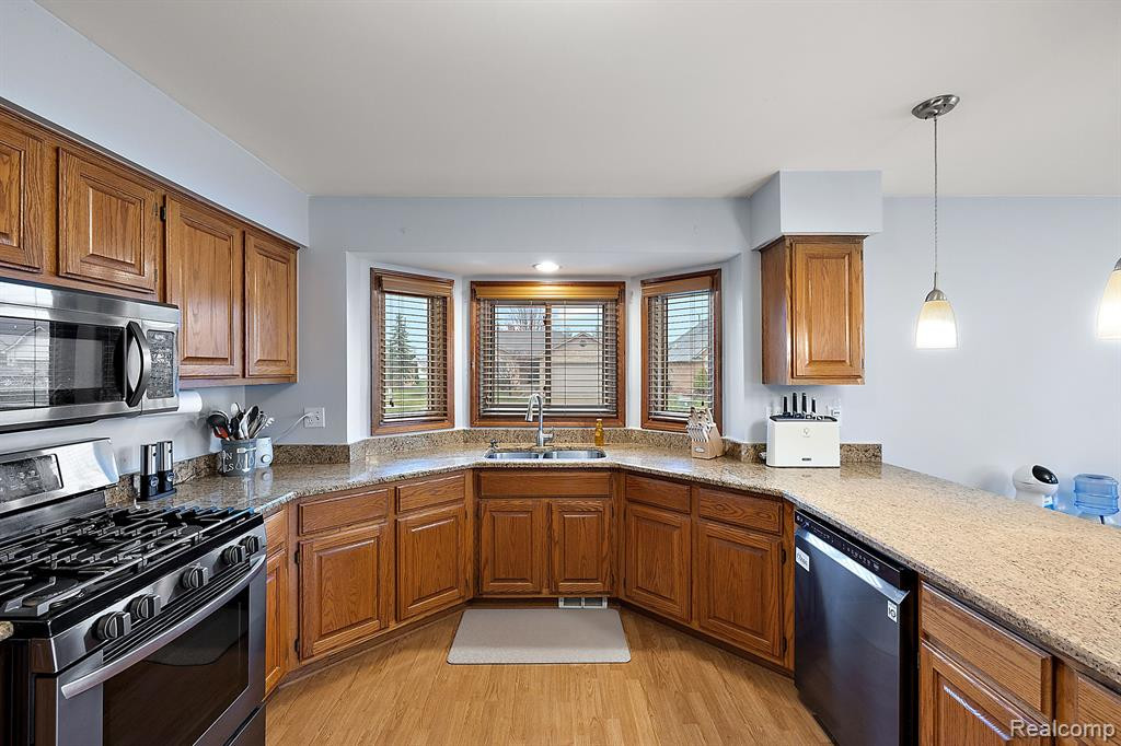 54836 CHICKASAW Drive, Macomb, MI 48042 — Photo 16