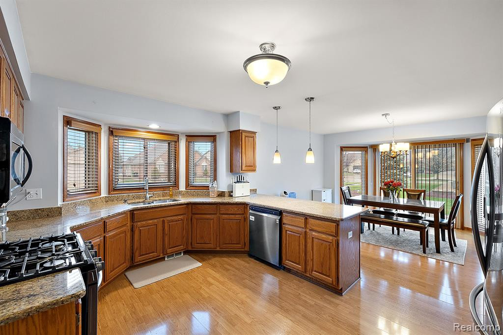 54836 CHICKASAW Drive, Macomb, MI 48042 — Photo 17