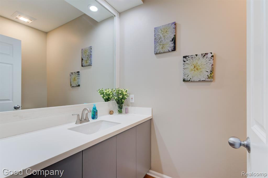 7298 VILLAGE SQUARE Drive, West Bloomfield, MI — Photo 31