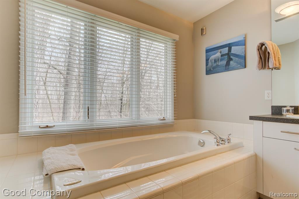 7298 VILLAGE SQUARE Drive, West Bloomfield, MI — Photo 43