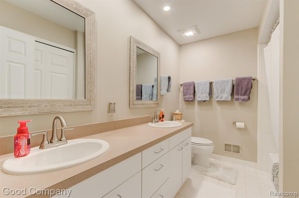 7298 VILLAGE SQUARE Drive, West Bloomfield, MI — Photo 46