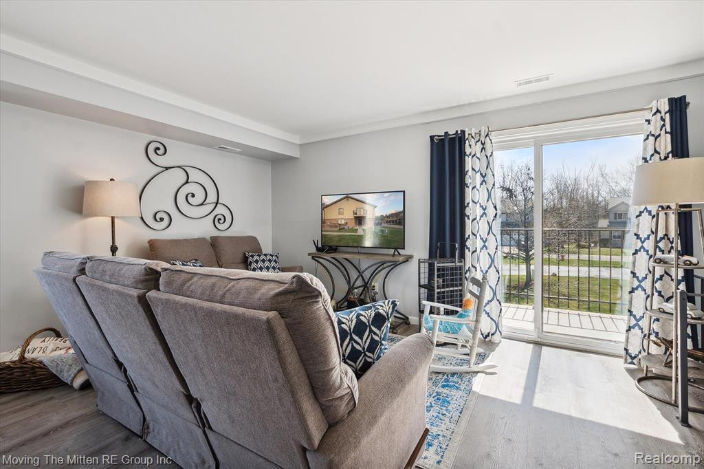 41669 Bedford Dr, Canton, MI 48187 — Photo 5