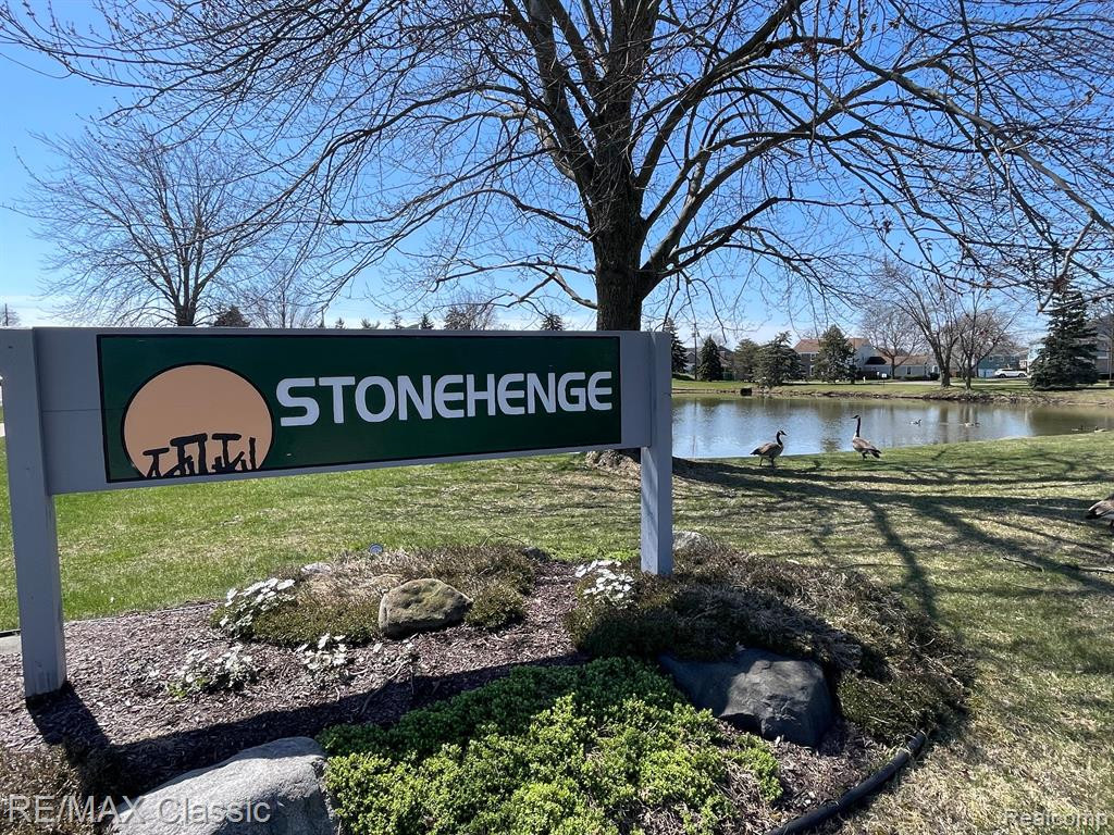 23524 WOODSHIRE Court, 137, Novi, MI — Photo 2