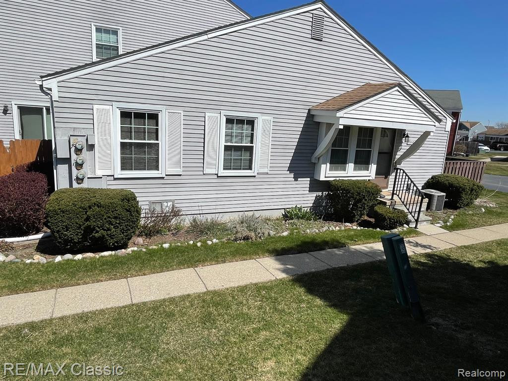23524 WOODSHIRE Court, 137, Novi, MI — Photo 3