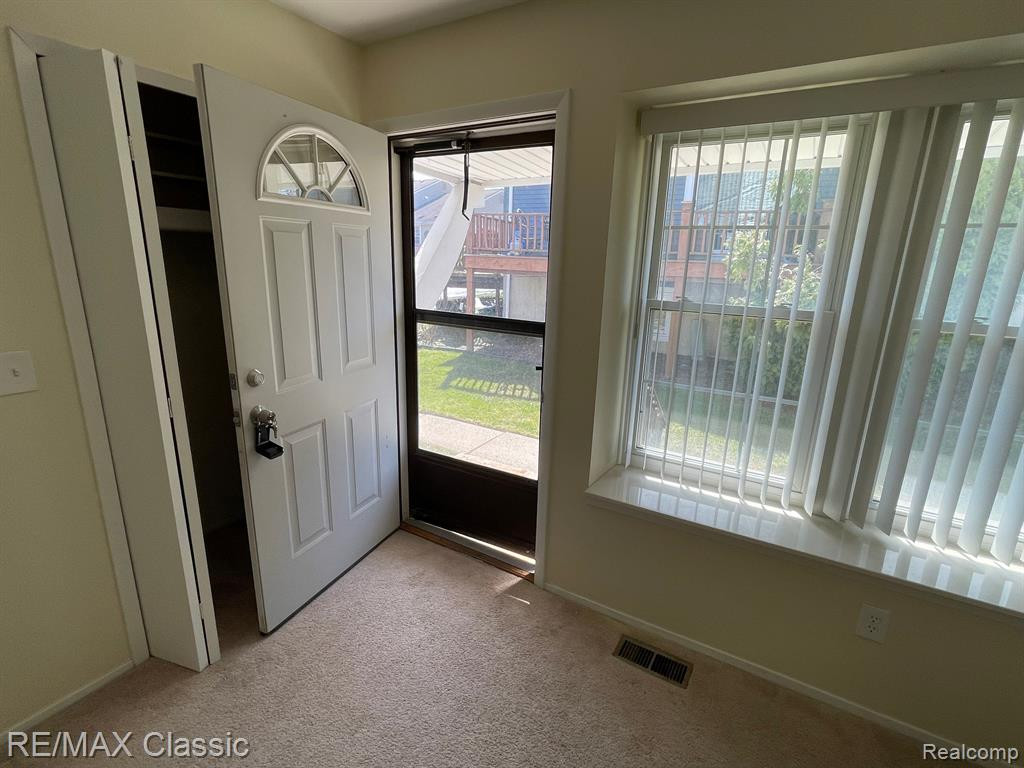 23524 WOODSHIRE Court, 137, Novi, MI — Photo 5