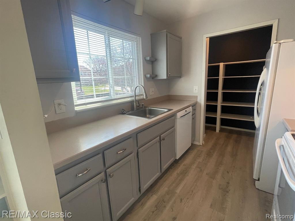 23524 WOODSHIRE Court, 137, Novi, MI — Photo 7