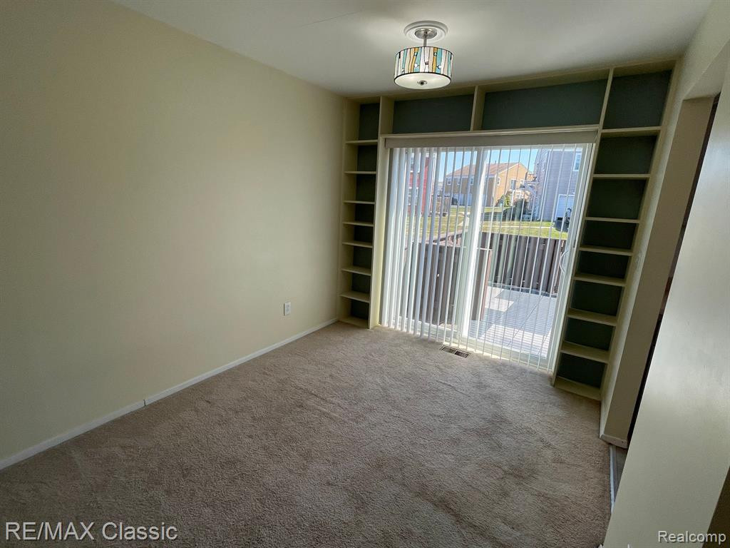 23524 WOODSHIRE Court, 137, Novi, MI — Photo 9