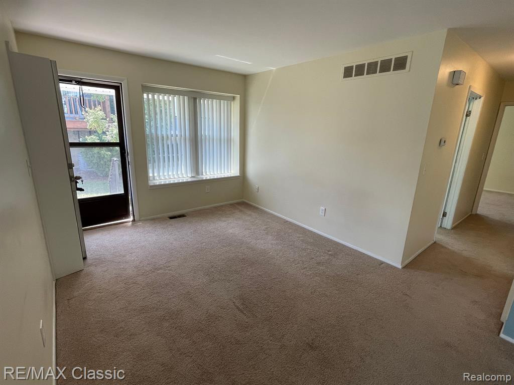 23524 WOODSHIRE Court, 137, Novi, MI — Photo 11