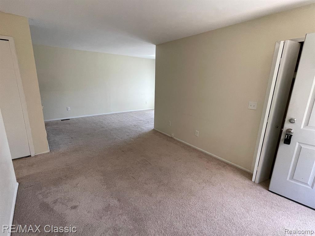 23524 WOODSHIRE Court, 137, Novi, MI — Photo 13