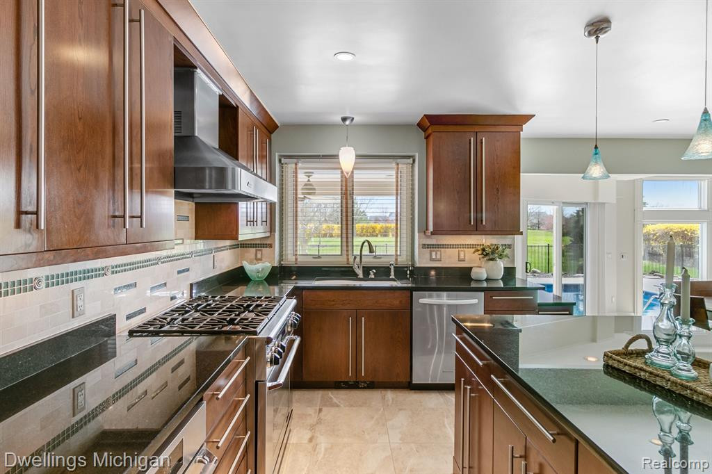 47563 ASHFORD Drive S, Canton, MI 48188 — Photo 35