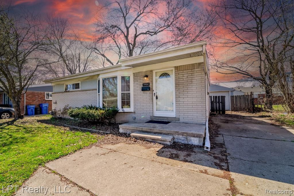 5500 CHEROKEE Street, Dearborn Heights, MI 48125 — front exterior