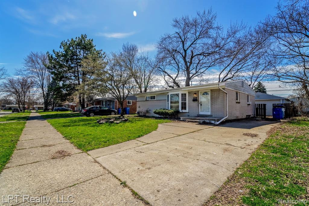 5500 CHEROKEE Street, Dearborn Heights, MI 48125 — Photo 2