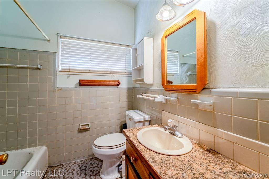 5500 CHEROKEE Street, Dearborn Heights, MI 48125 — Photo 9