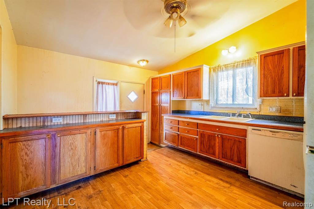 5500 CHEROKEE Street, Dearborn Heights, MI 48125 — Photo 10