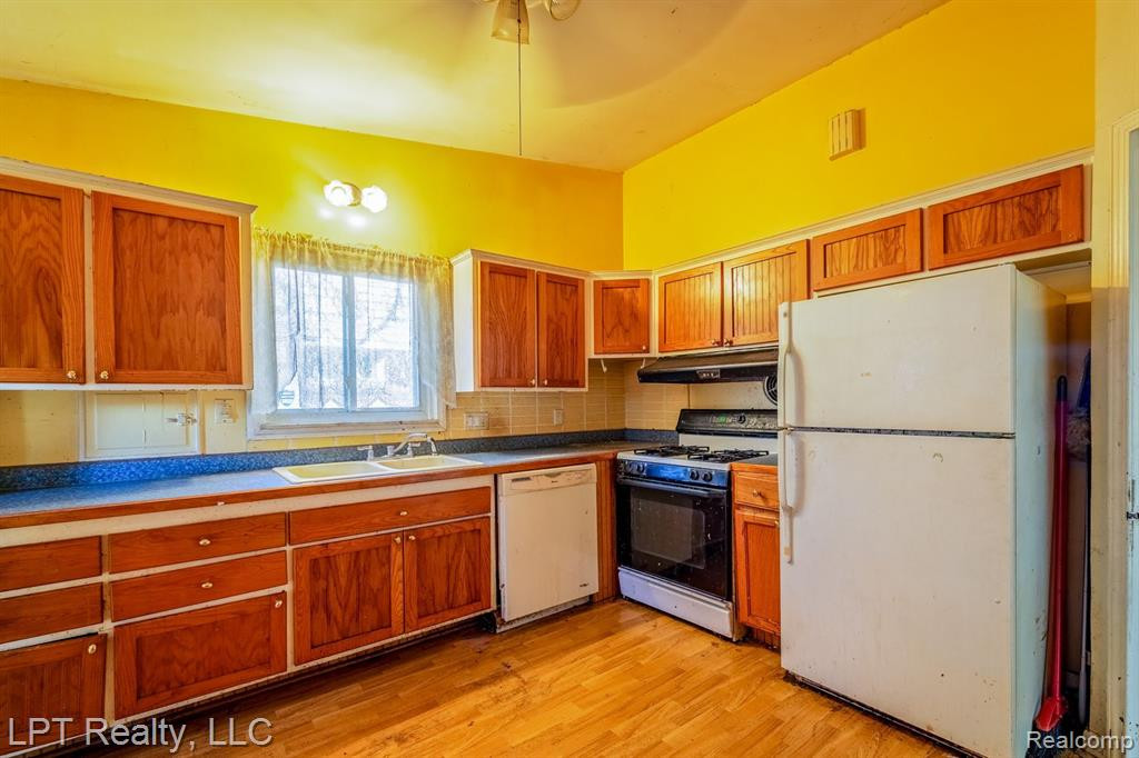 5500 CHEROKEE Street, Dearborn Heights, MI 48125 — Photo 11
