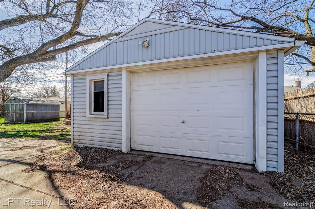5500 CHEROKEE Street, Dearborn Heights, MI 48125 — Photo 17