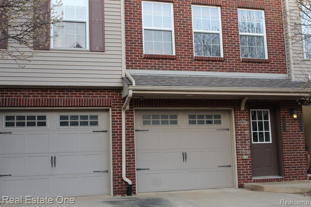 2202 KNOTTY PINE Trail, 124, Howell, MI 48855 — front exterior