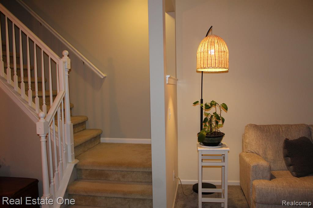 2202 KNOTTY PINE Trail, 124, Howell, MI 48855 — Photo 5