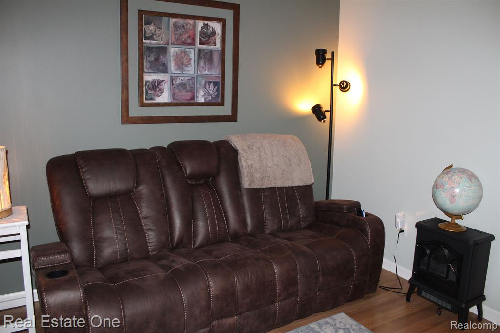 2202 KNOTTY PINE Trail, 124, Howell, MI 48855 — Photo 8
