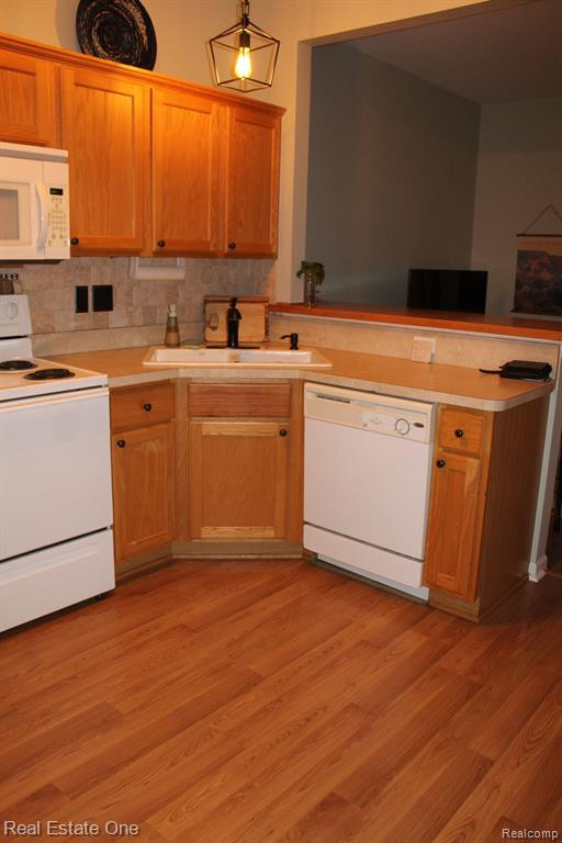 2202 KNOTTY PINE Trail, 124, Howell, MI 48855 — Photo 14