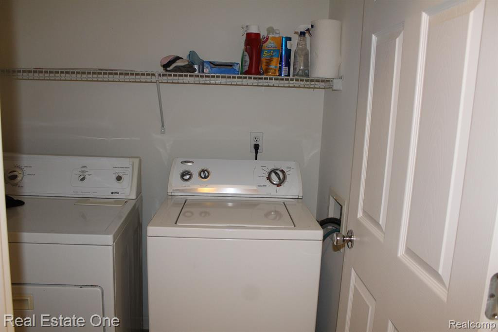2202 KNOTTY PINE Trail, 124, Howell, MI 48855 — Photo 23