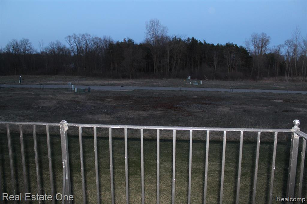 2202 KNOTTY PINE Trail, 124, Howell, MI 48855 — Photo 26