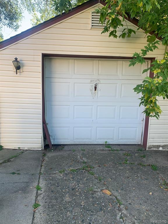 4910 EDWARDS Avenue, Flint, MI 48505 — Photo 2