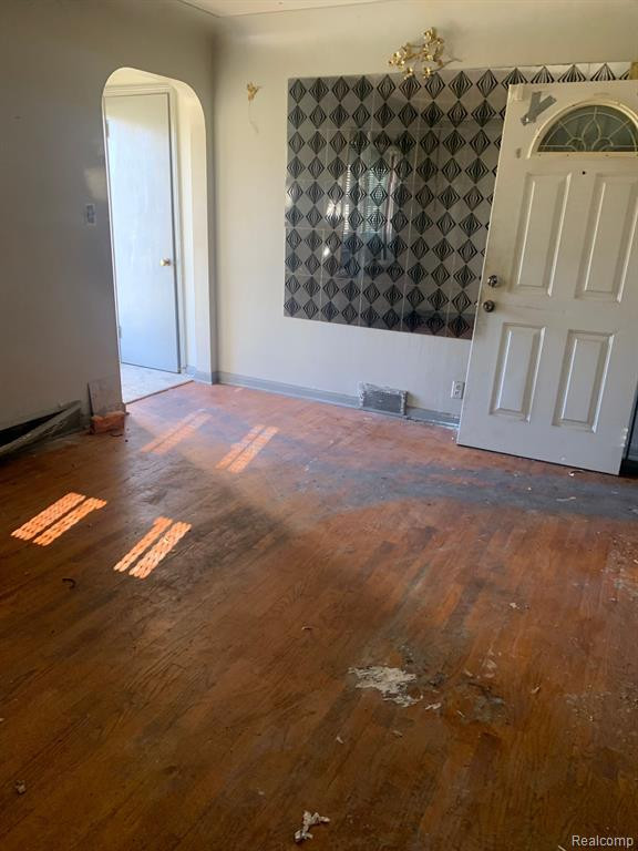 4910 EDWARDS Avenue, Flint, MI 48505 — Photo 4