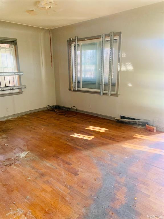 4910 EDWARDS Avenue, Flint, MI 48505 — Photo 8