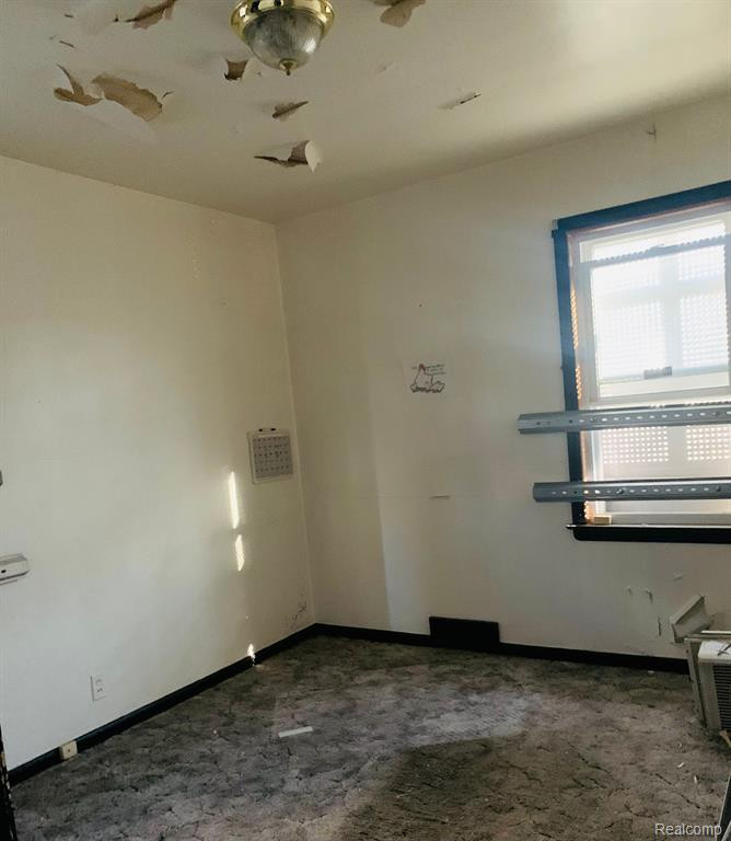 4910 EDWARDS Avenue, Flint, MI 48505 — Photo 10