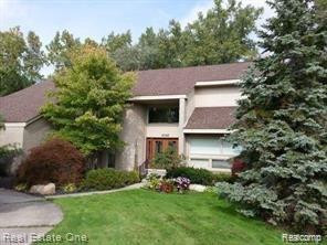 4702 MADA Court, West Bloomfield, MI — front exterior