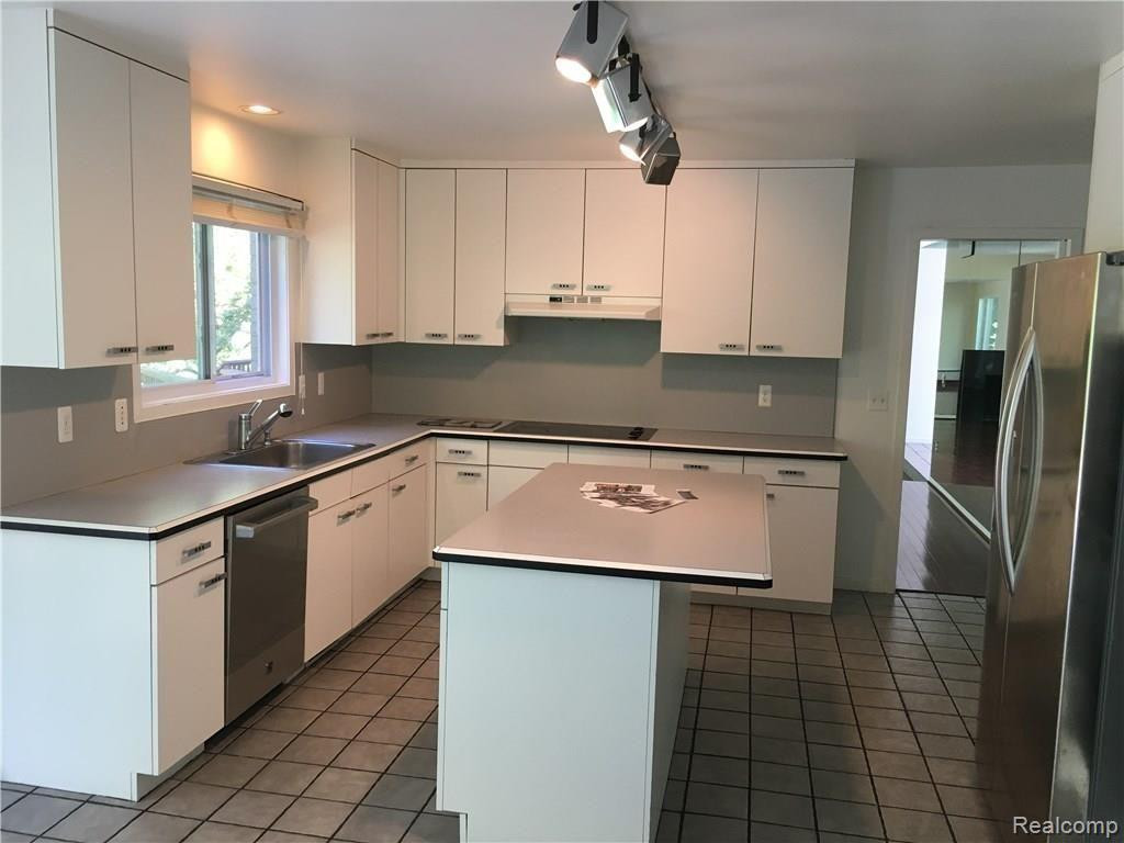 4702 MADA Court, West Bloomfield, MI — Photo 11